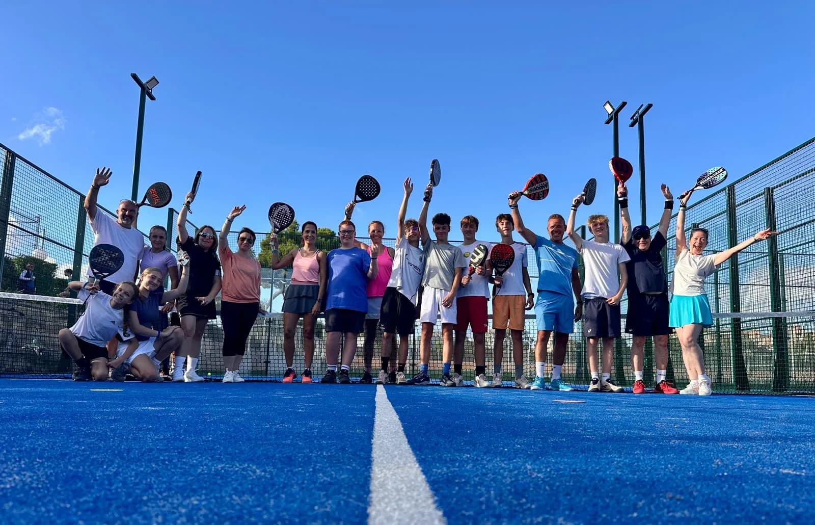 Groupe de joueurs de padel lors d’un voyage Sports & Sun